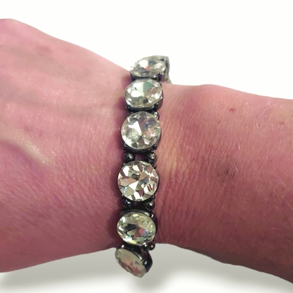 Rhinestone Renegade Necklace & Bracelet set - Picture 2 of 4